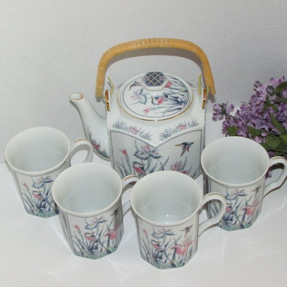 Vintage Tea Set Iris & Hummingbirds Teapot 4 Mugs Japan Cottagecore Cabincore - Picture 3 of 13